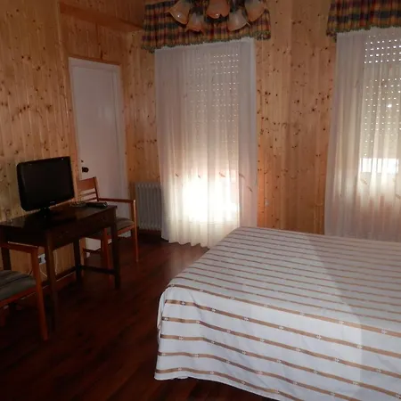 Restaurante Cantabrico بيت ضيافة 2*